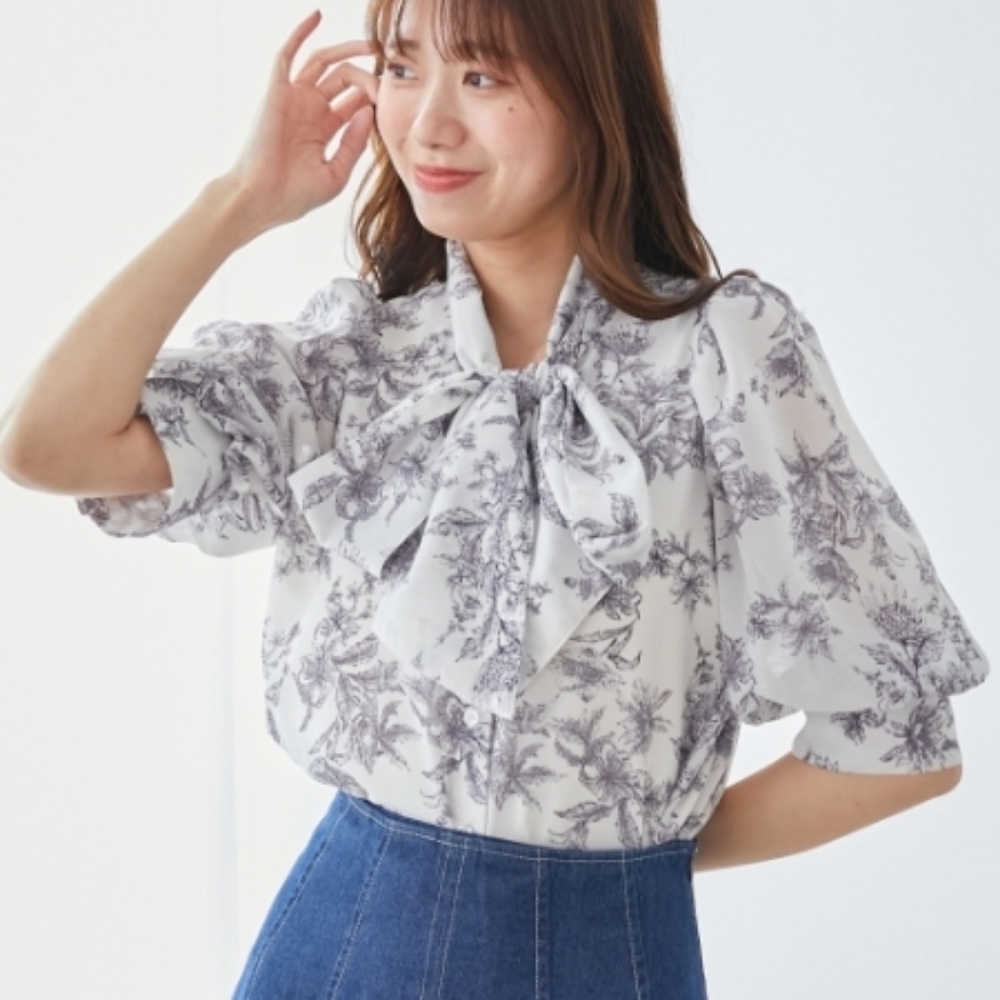 Majestic Legon Blue Toile Button Down Puff Sleeve Blouse, Size M, EUC